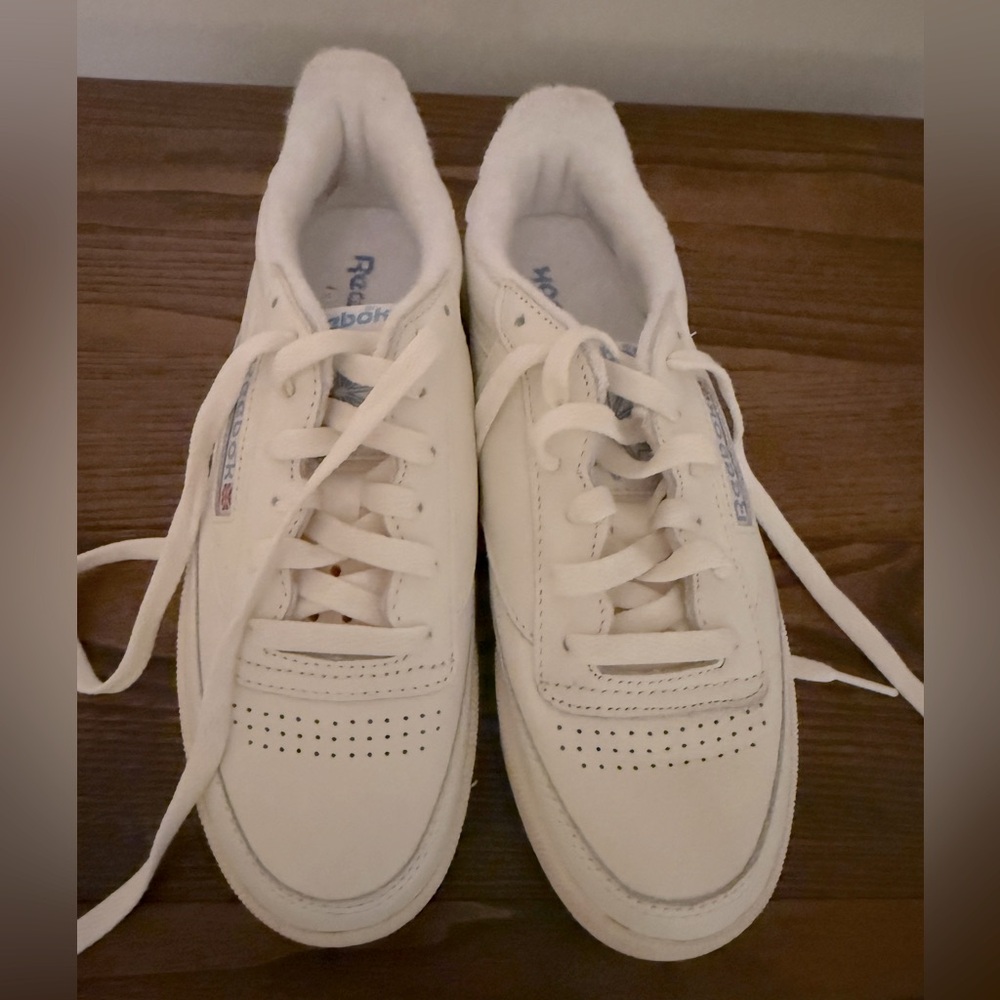 Women’s Ivory Lace-Up reebok Sneakers NWOT
